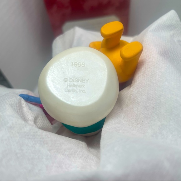 BNIB Vintage 1998 Hallmark Keepsake Ornament Winnie the Pooh Building a Snowman - Picture 6 of 16